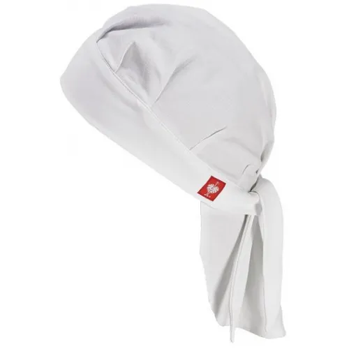 Biała bandana zawiązana z tyłu, z widoczną czerwoną metką z białym orłem. Materiał wygląda na gładki i lekki, idealny do ochrony głowy.