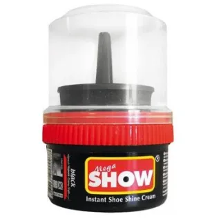 Opakowanie pasty do butów Mega Show w kolorze czarnym z czerwonym wieczkiem i przezroczystą pokrywką. Na etykiecie widnieje napis "Instant Shoe Shine Cream".