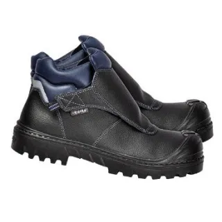 Czarne buty ochronne Cofra BRC Welder z wysoką cholewką i wzmocnionym noskiem, wykonane z wytrzymałego materiału. Posiadają solidną podeszwę z głębokim bieżnikiem oraz zapięcie na rzep.