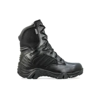Czarne buty trekkingowe Bates GX-8 z membraną Gore-Tex, wykonane z połączenia skóry i materiału tekstylnego. Posiadają solidną podeszwę z wyraźnym bieżnikiem oraz sznurowanie sięgające do kostki.