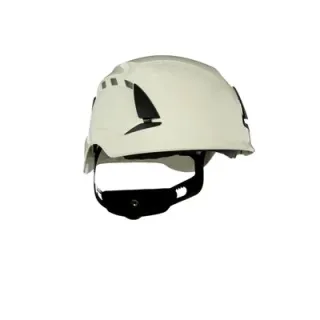 Biały hełm ochronny 3M SecureFit X5501V z czarnymi elementami i regulowanym paskiem pod brodą. Hełm ma nowoczesny design z otworami wentylacyjnymi.
