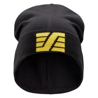 Czarna czapka z dzianiny z wyraźnym żółtym logo na przodzie. Logo składa się z poziomych linii tworzących literę "S".