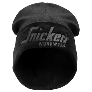 Czarna czapka z wyraźnym, szarym logo "Snickers Workwear" na przodzie. Wykonana z elastycznego materiału, idealna na chłodniejsze dni.