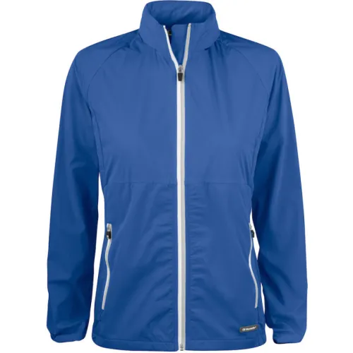 Damska kurtka softshell w kolorze niebieskim z białym zamkiem błyskawicznym na środku. Posiada dwie kieszenie boczne z zamkami oraz stójkę przy kołnierzu.