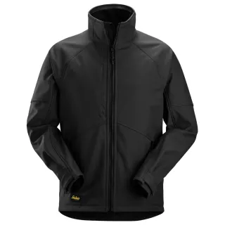 Czarna kurtka softshell z wysokim kołnierzem i zamkiem błyskawicznym na całej długości. Posiada dwie kieszenie boczne zapinane na zamek.