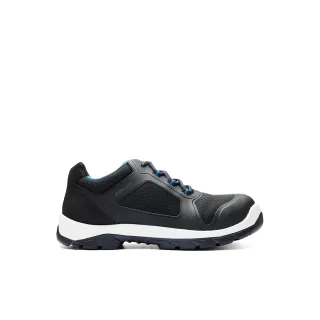 Czarne buty ochronne Blakläder z białą podeszwą i niebieskimi akcentami na sznurowadłach. Obuwie ma nowoczesny design i jest przeznaczone do pracy w trudnych warunkach.