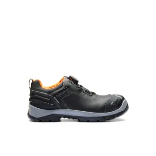 Czarne buty ochronne Blakläder S3 z systemem zapięcia BOA, posiadające wzmocnioną podeszwę i pomarańczowe wnętrze. Obuwie ma nowoczesny design z elementami odblaskowymi i solidną konstrukcją.