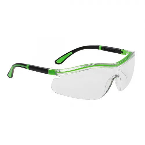Przezroczyste okulary ochronne z zielonymi i czarnymi akcentami na oprawkach oraz zausznikach. Okulary mają nowoczesny design i zapewniają pełną ochronę oczu.