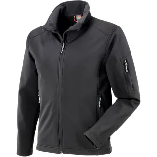 Czarna kurtka softshell z zamkiem błyskawicznym, posiadająca kieszenie na rękawach i po bokach. Kurtka ma wysoki kołnierz i prosty, nowoczesny krój.